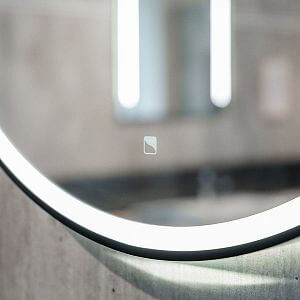 Detail des Badezimmerspiegels OREO ZCO 80 mit Schalter